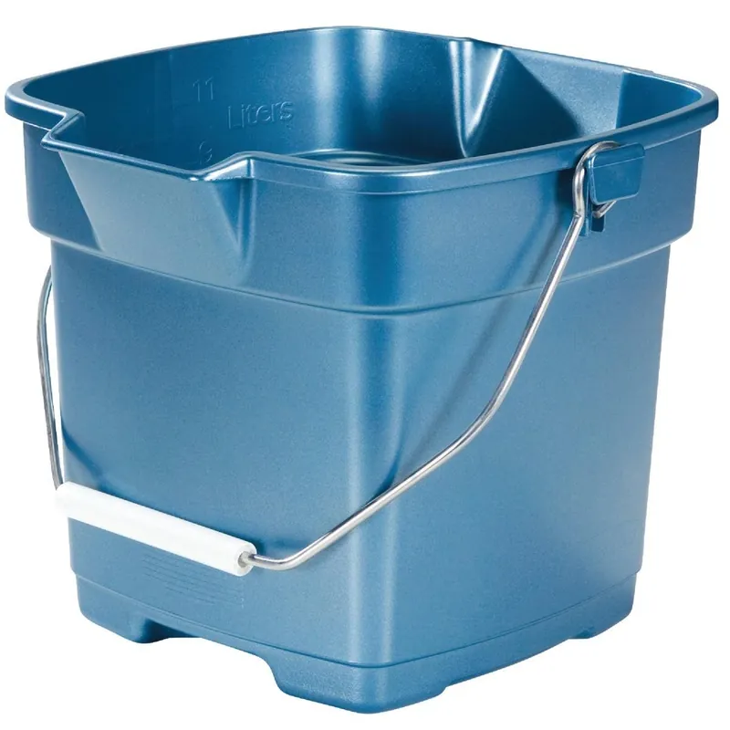 Rubbermaid FG296400ROYBL Roughneck 12 Qt. Blue Bucket